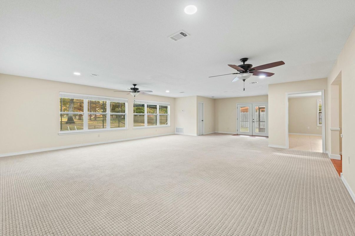 Empty room, Interior, Recessed Lighting