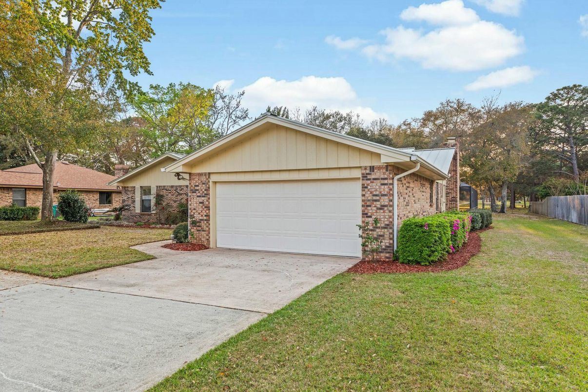 Attached, Exterior, Facade, Brick Facade, Ranch
