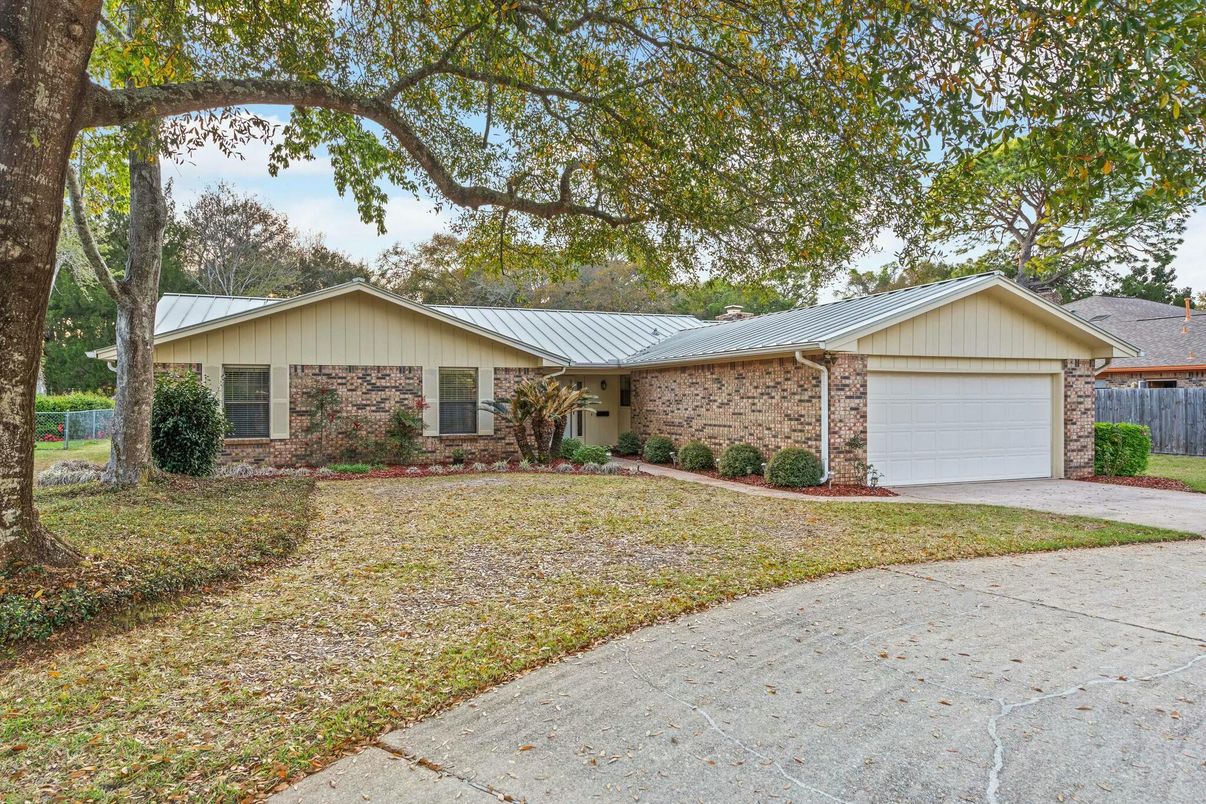 Attached, Exterior, Facade, Brick Facade, Ranch