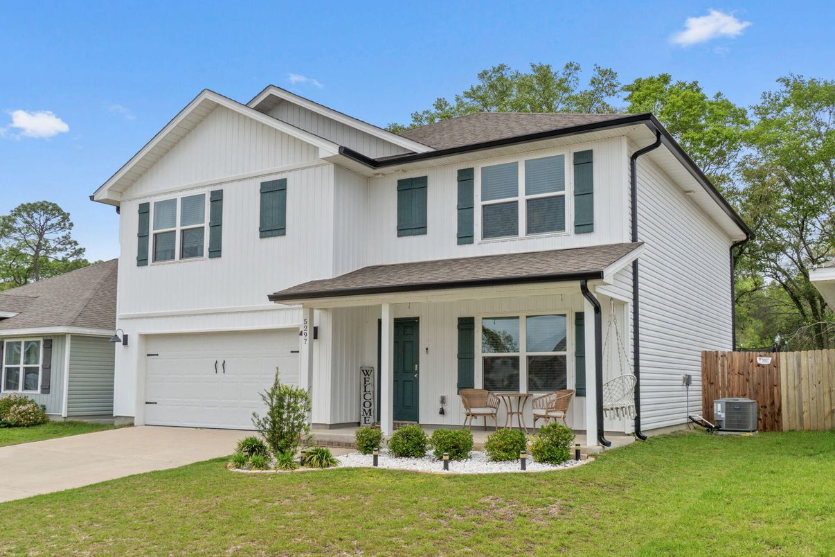 Attached, Exterior, Facade, Farmhouse