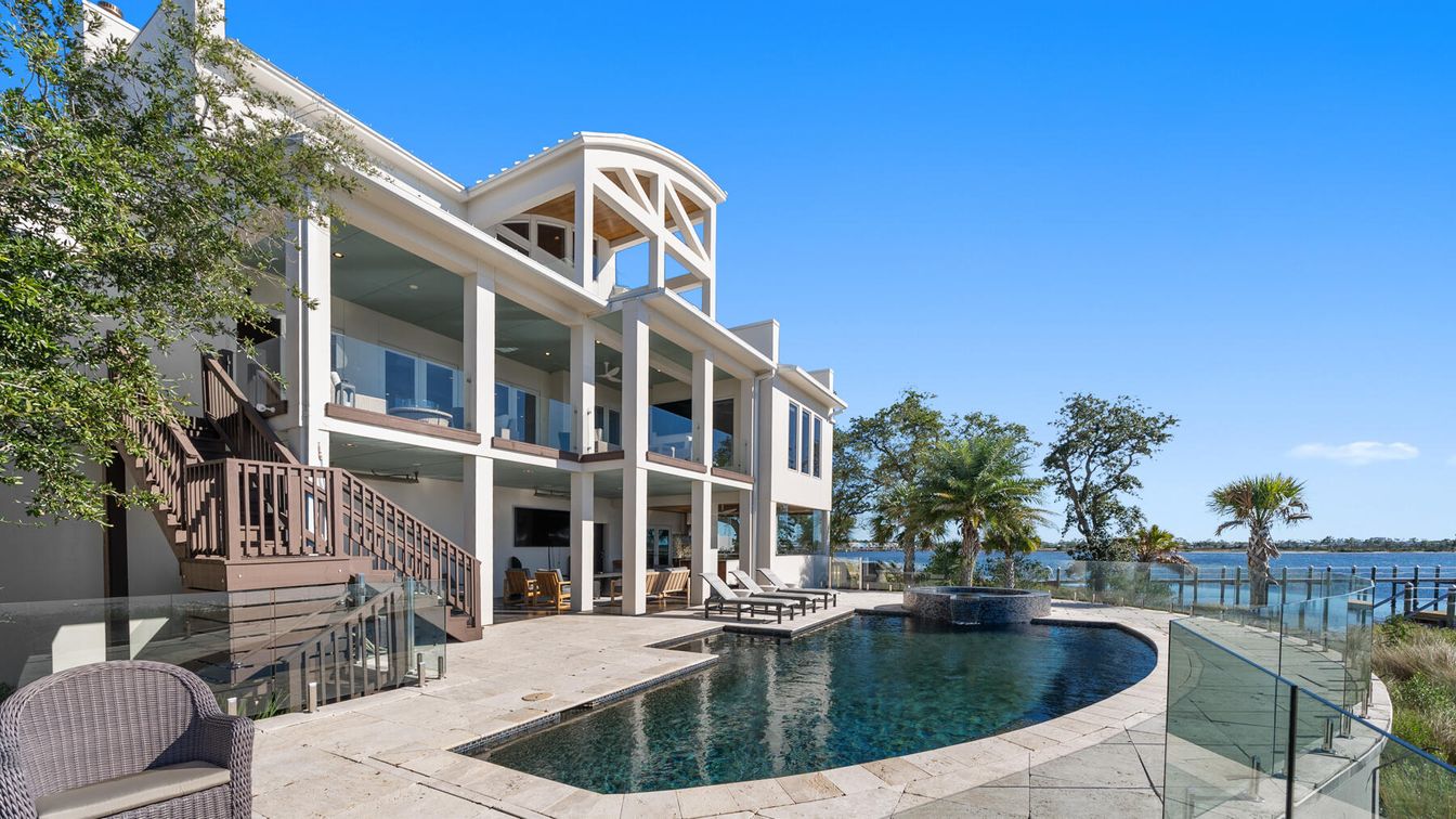 Exterior, Pool, Water