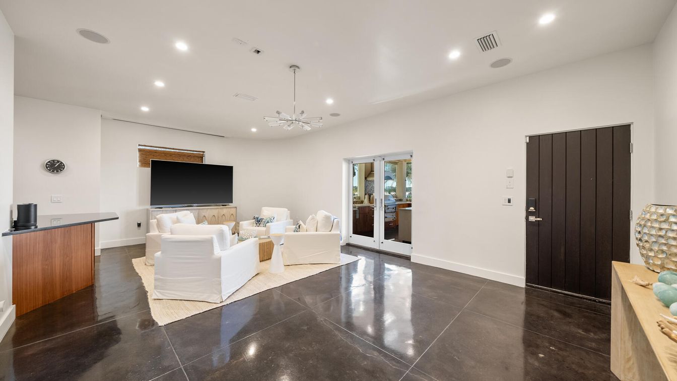 Interior, Living room, Pendant Lights, Recessed Lighting