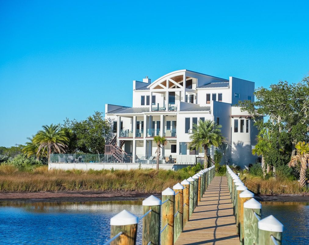 Exterior, Lake