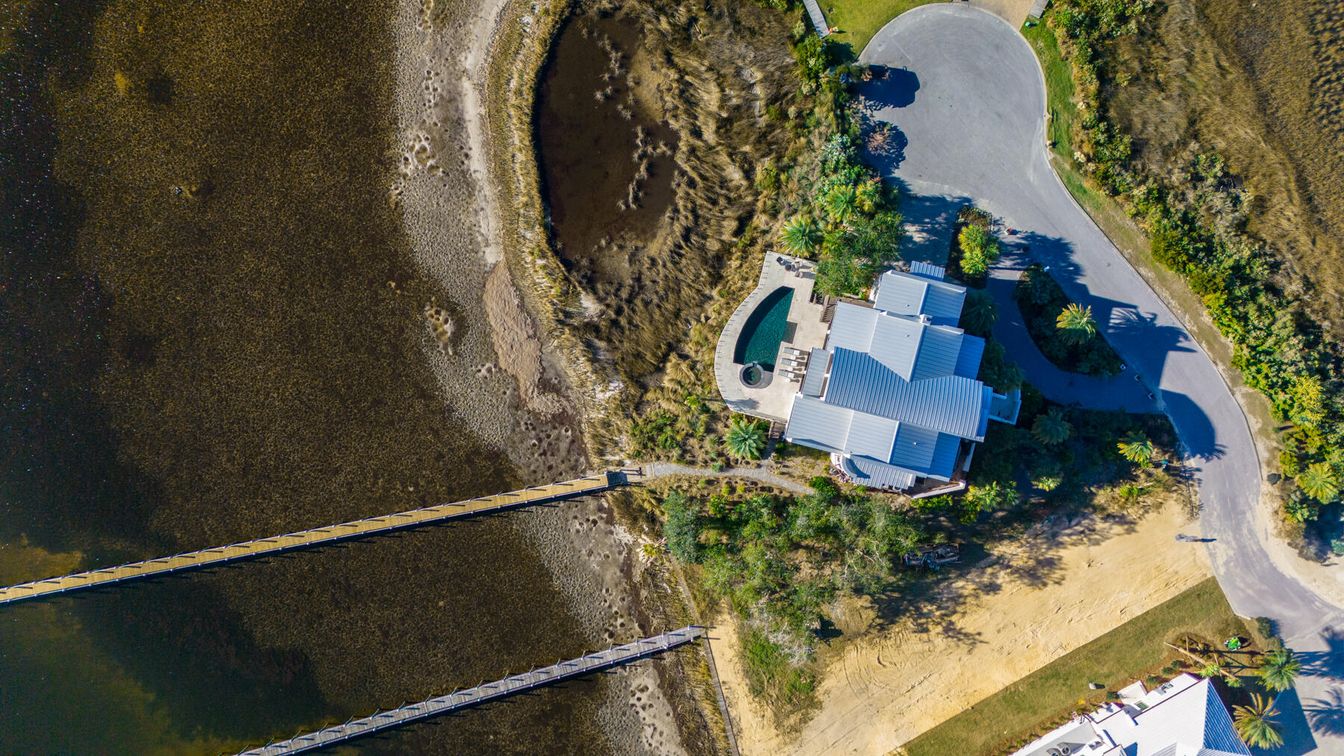 Exterior, Drone