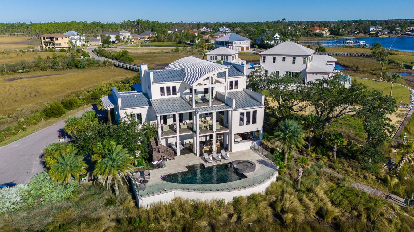 Exterior, Drone