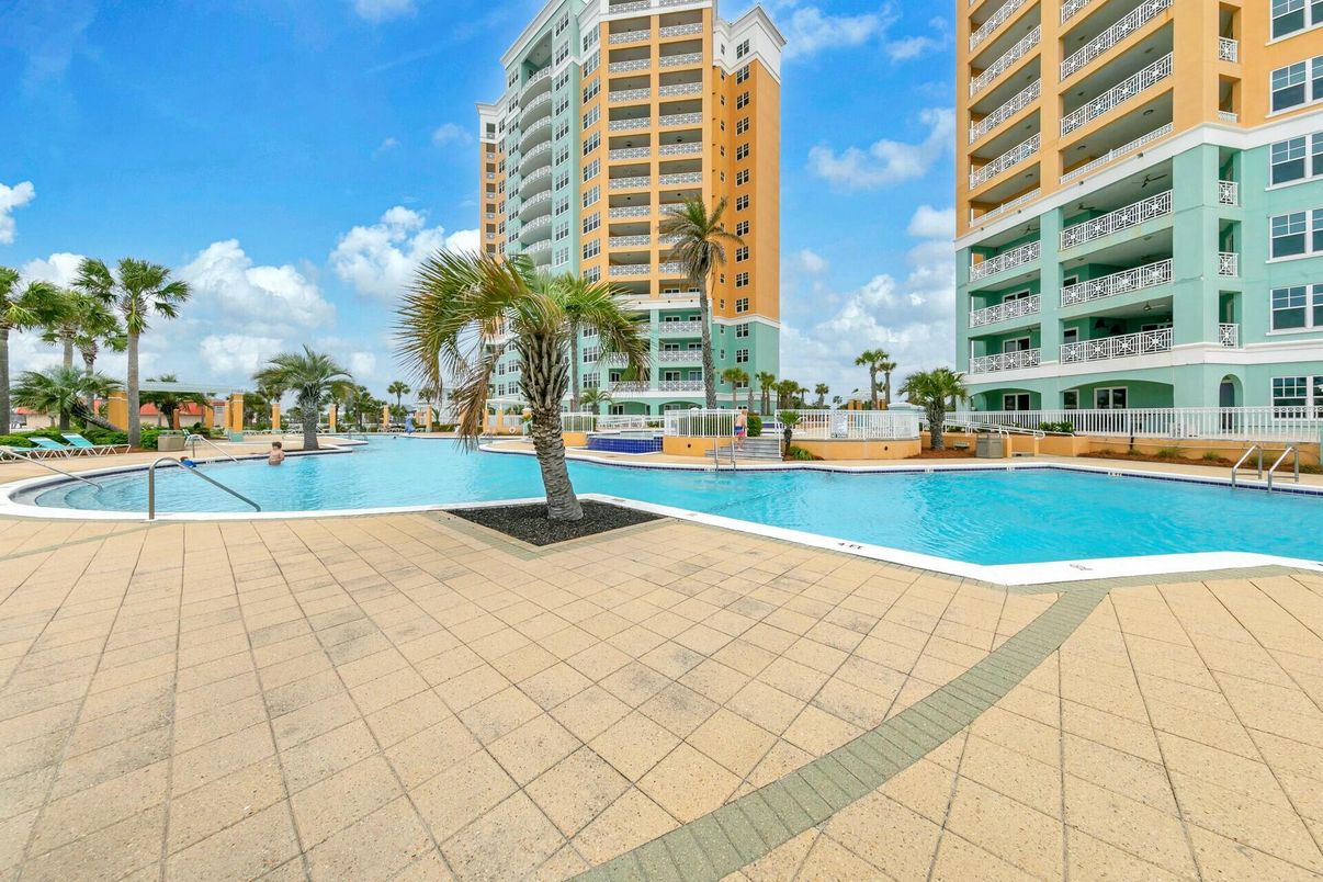 Exterior, Pool