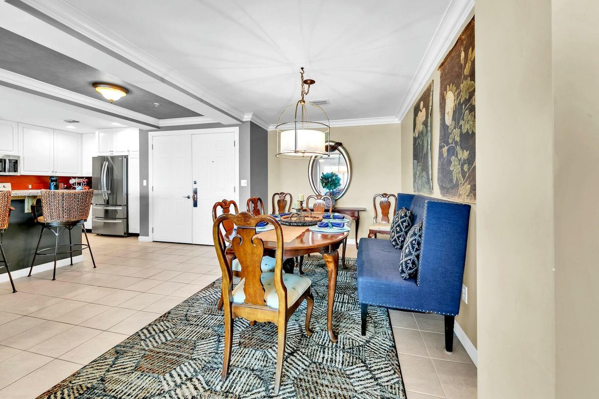 Dining room, Interior, Kitchen, Pendant Lights, Stainless Steel Appliances