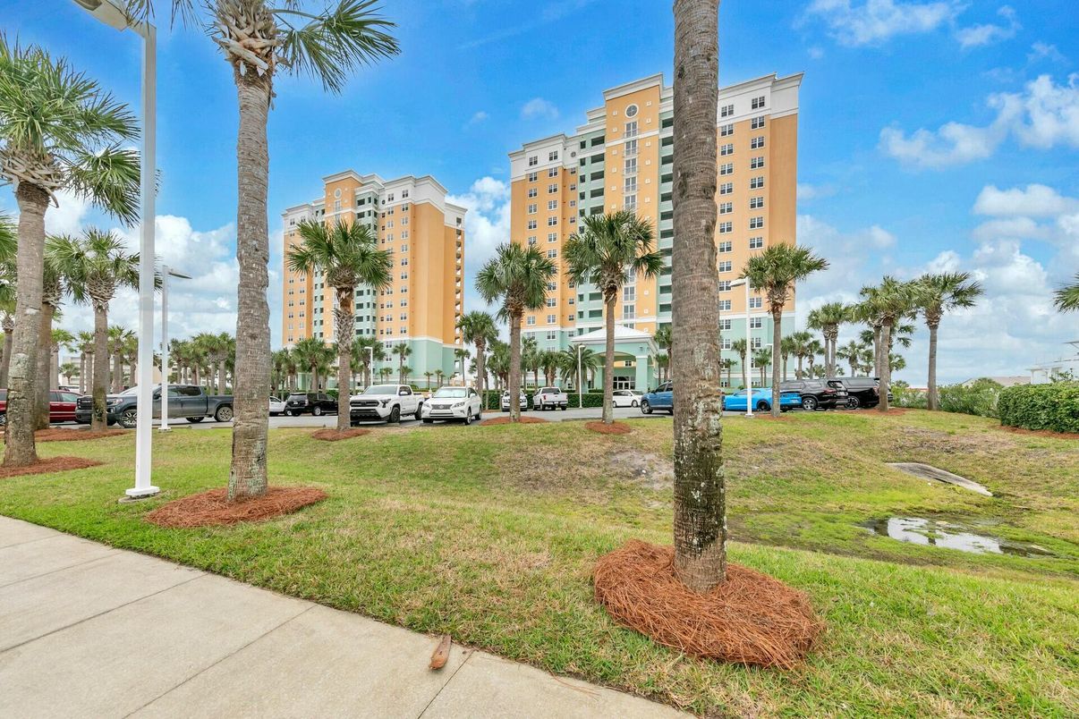 Exterior, Facade, Condo Building