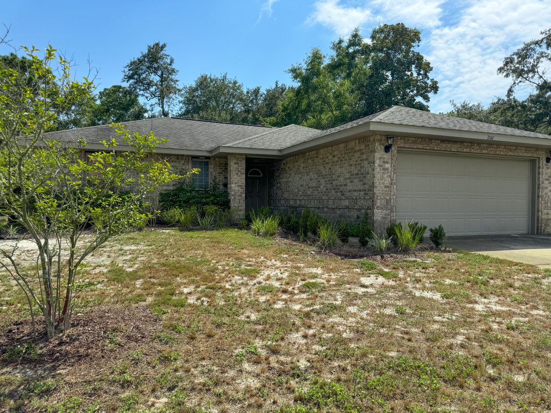 Attached, Exterior, Facade, Brick Facade, Ranch