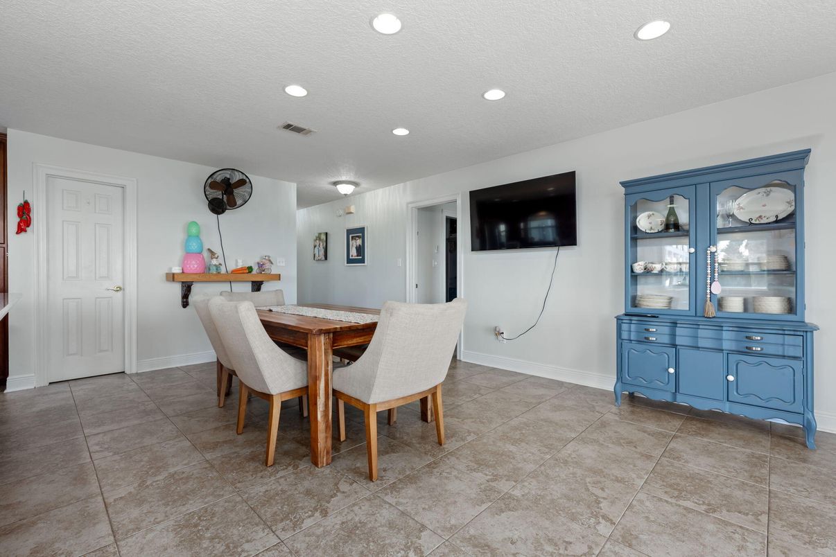 Dining room, Interior, Recessed Lighting