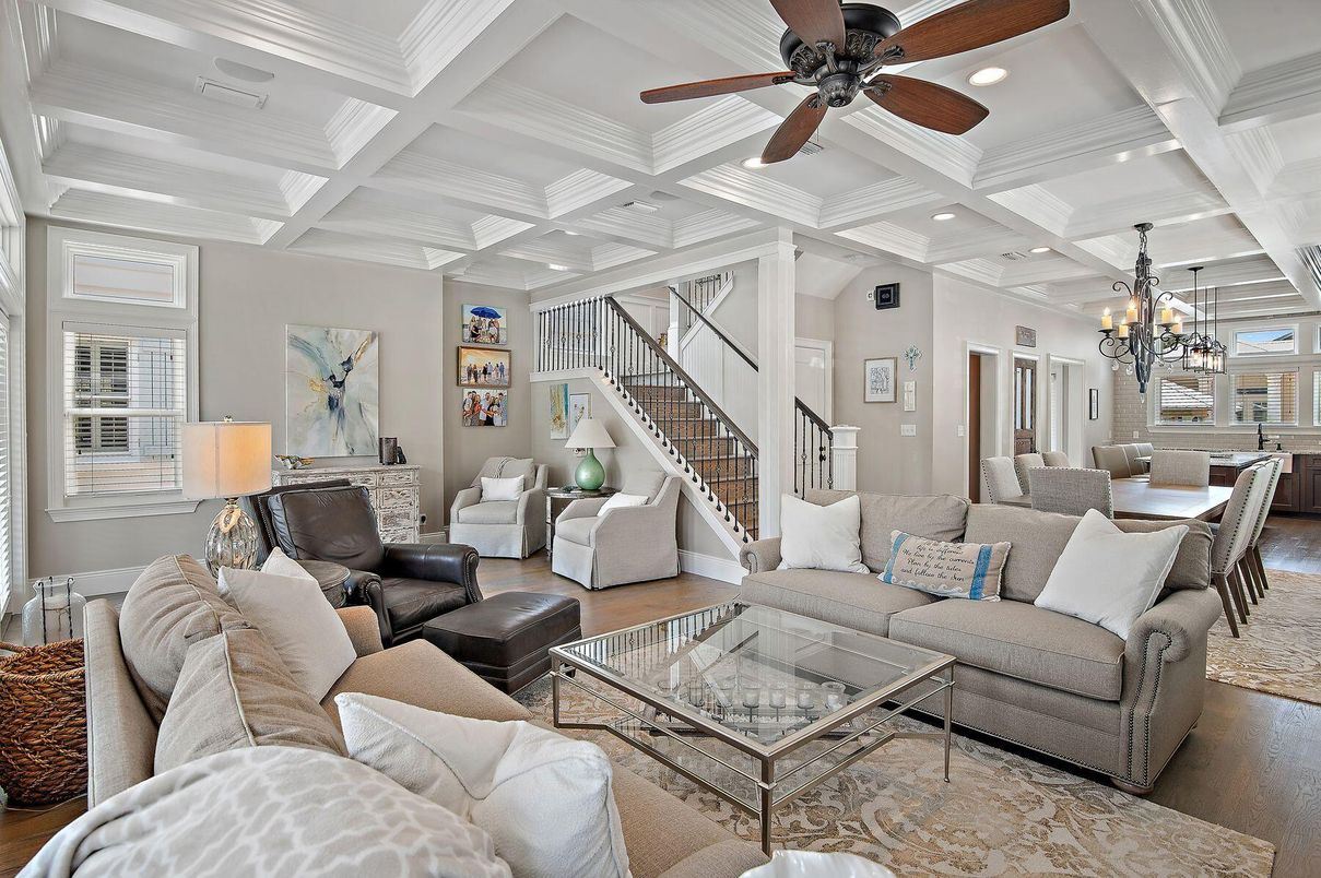 Chandelier, Dining room, Interior, Living room, Recessed Lighting, Wood Texture Flooring