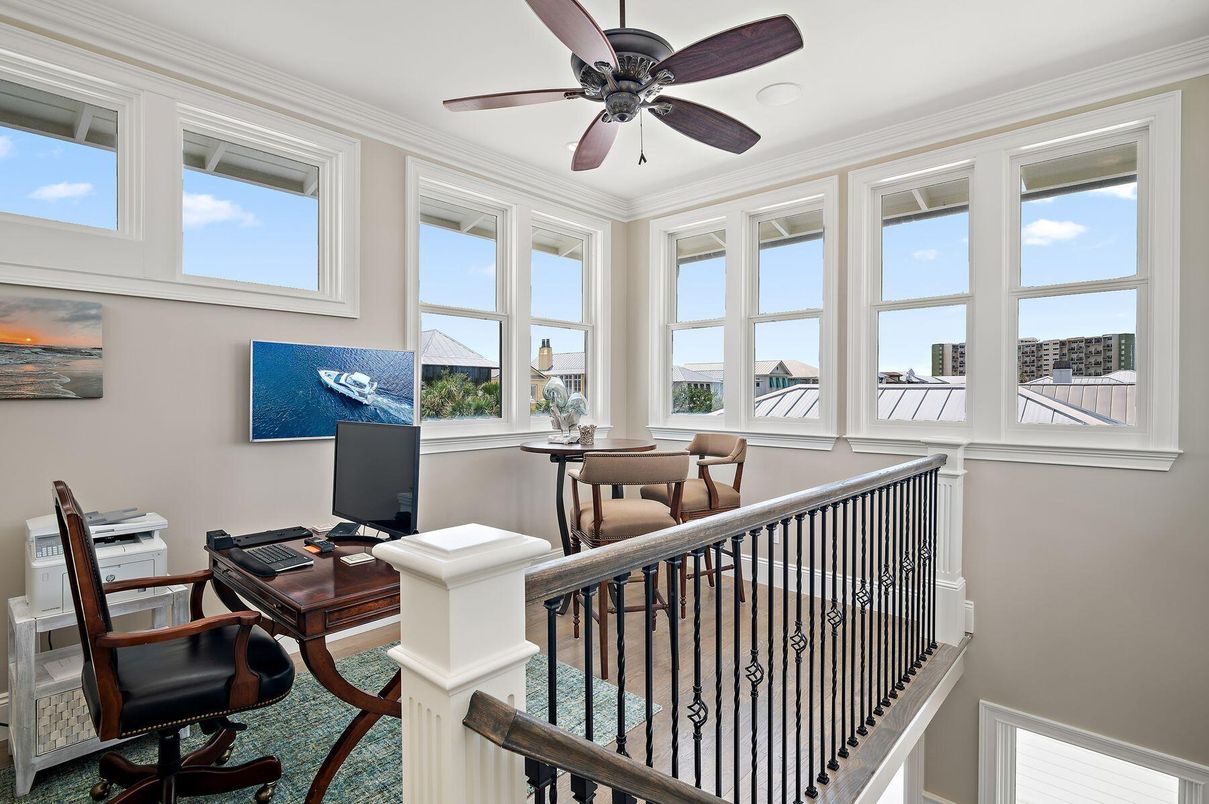 Home Office, Interior