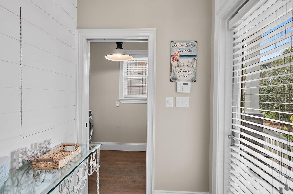 Interior, Pendant Lights, Wood Texture Flooring
