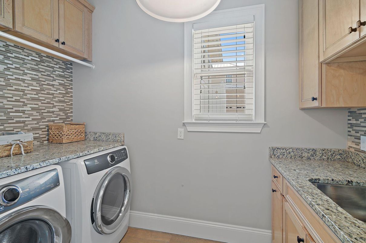 Interior, Washer, Wood Texture Flooring