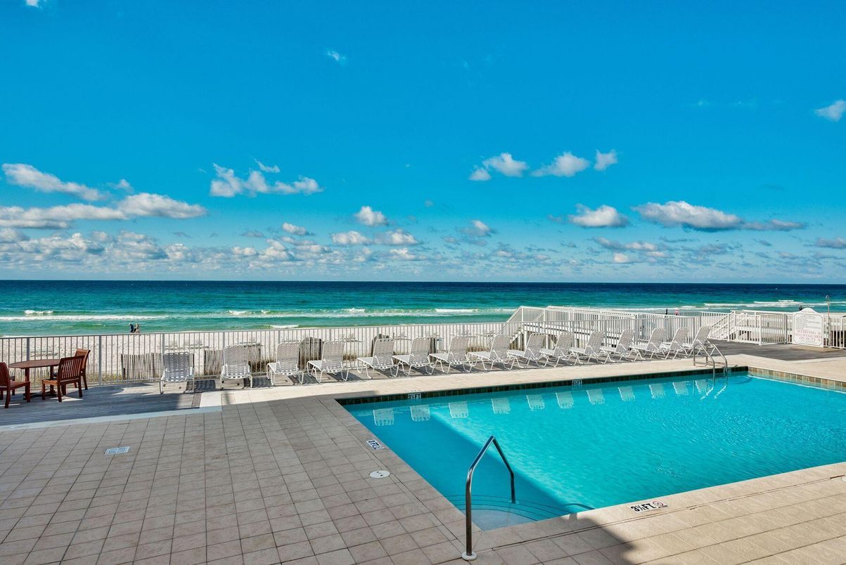 Exterior, Pool, Water