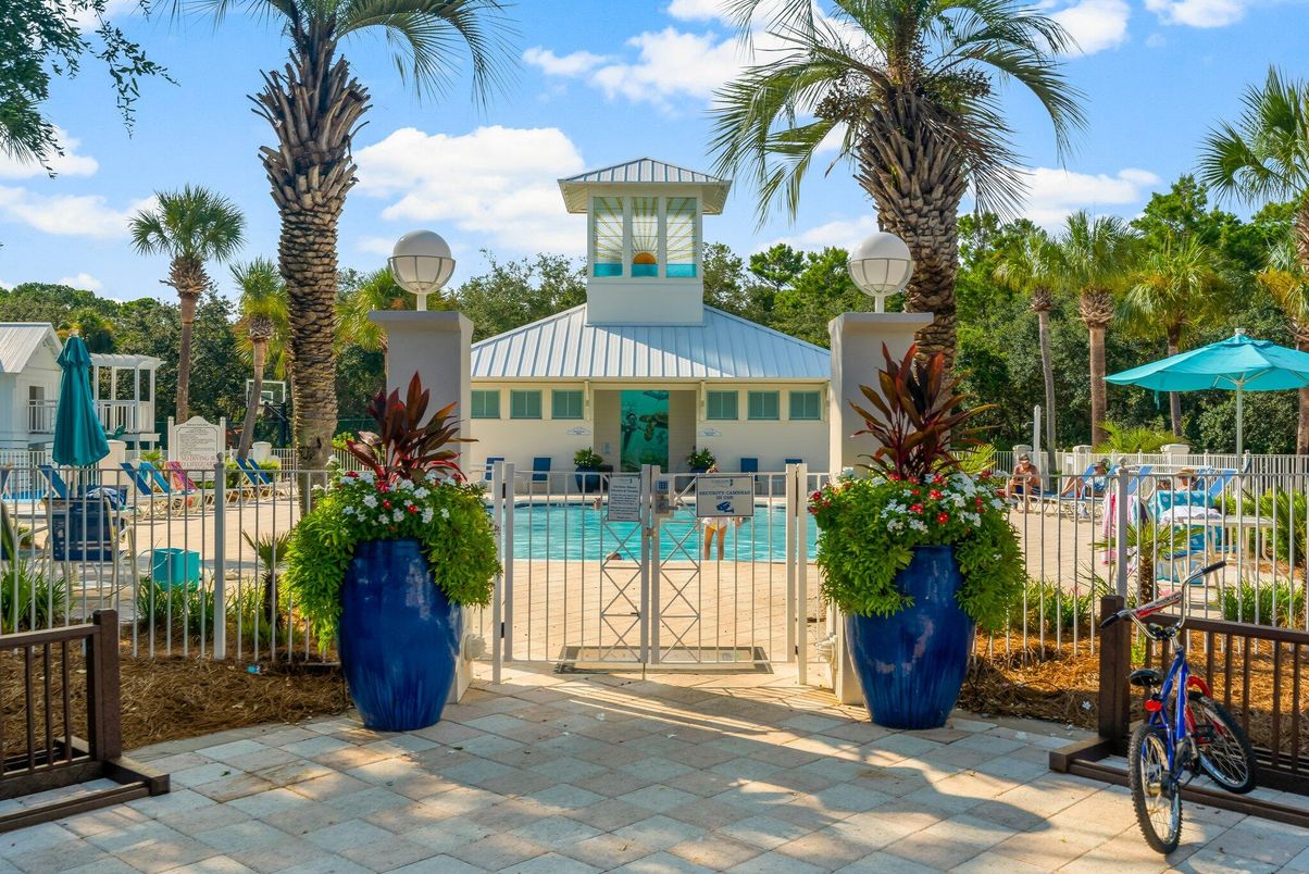 Exterior, Pool