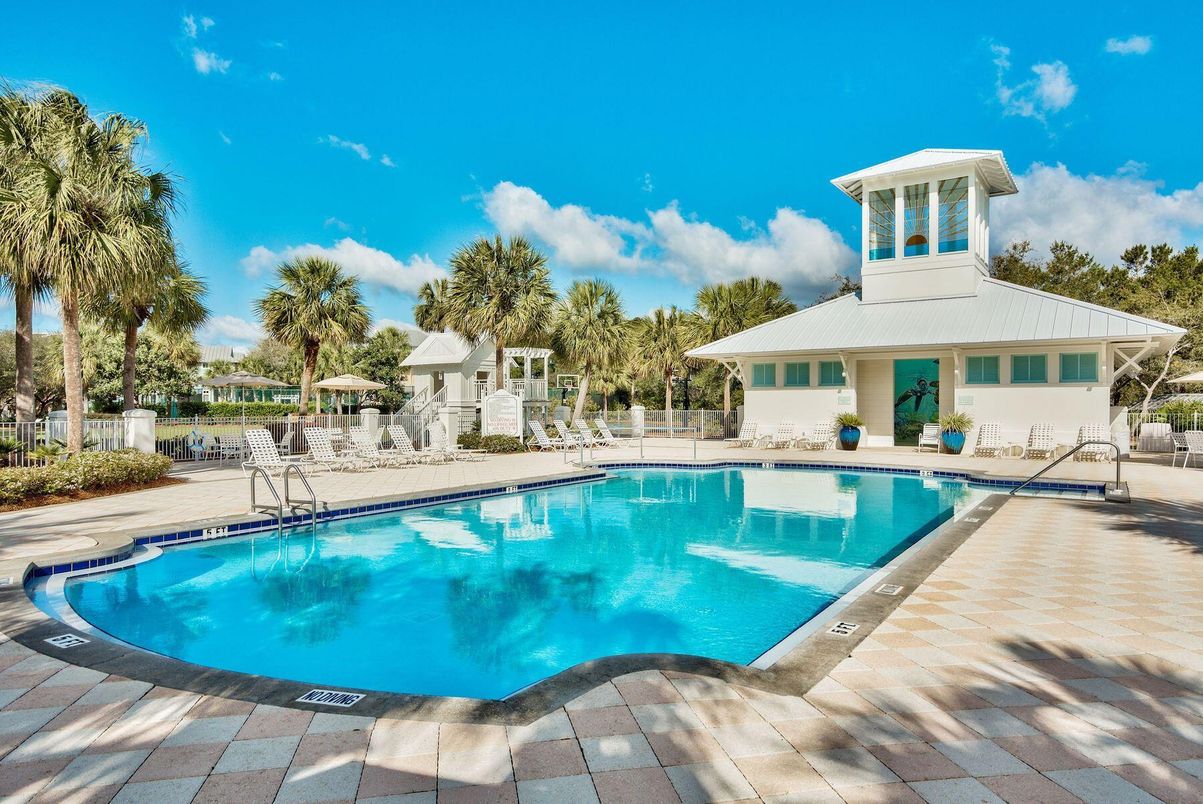 Exterior, Pool