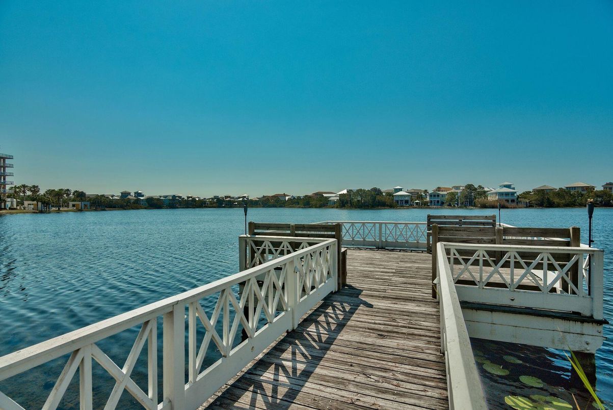 Exterior, Lake
