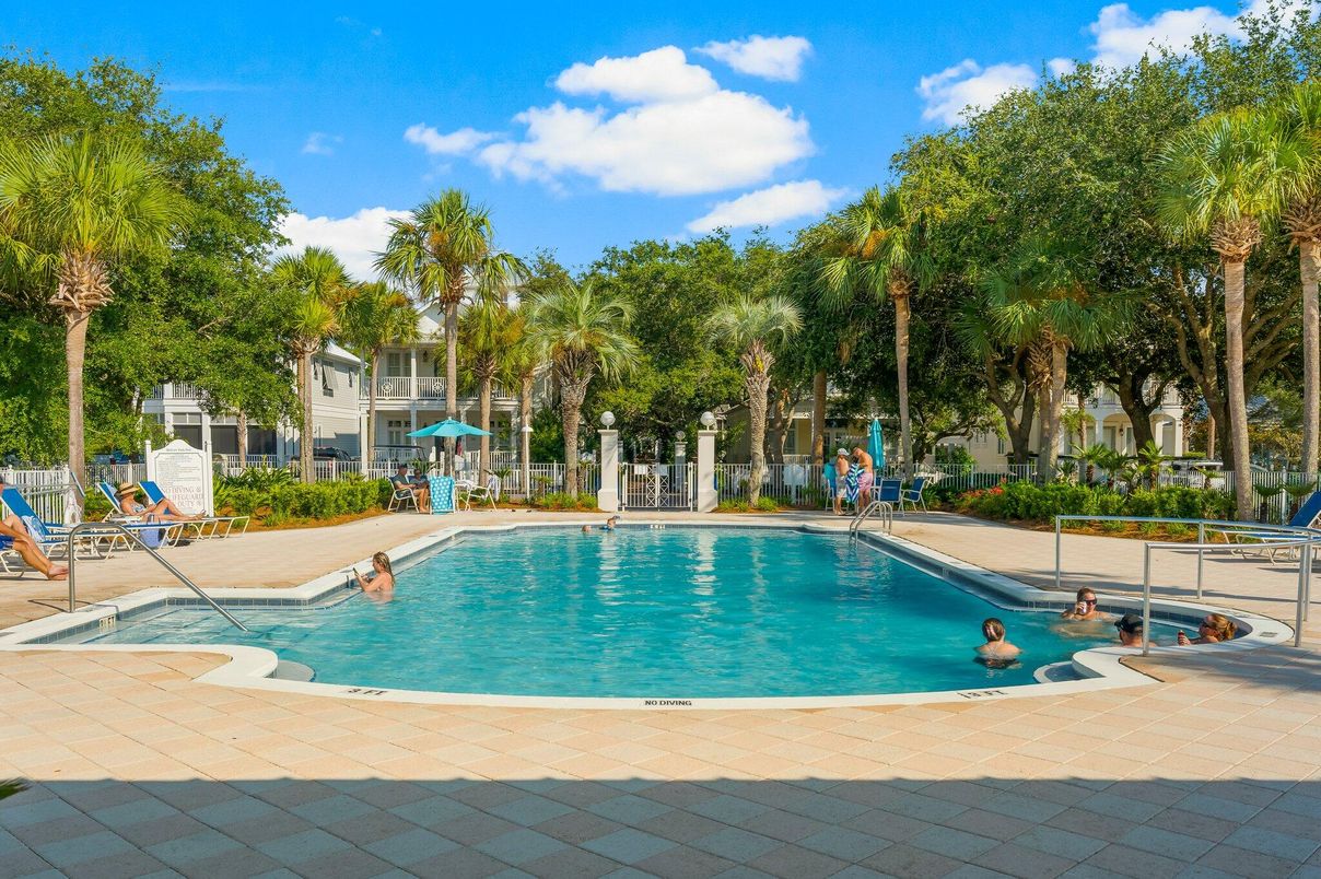 Exterior, Playground, Pool