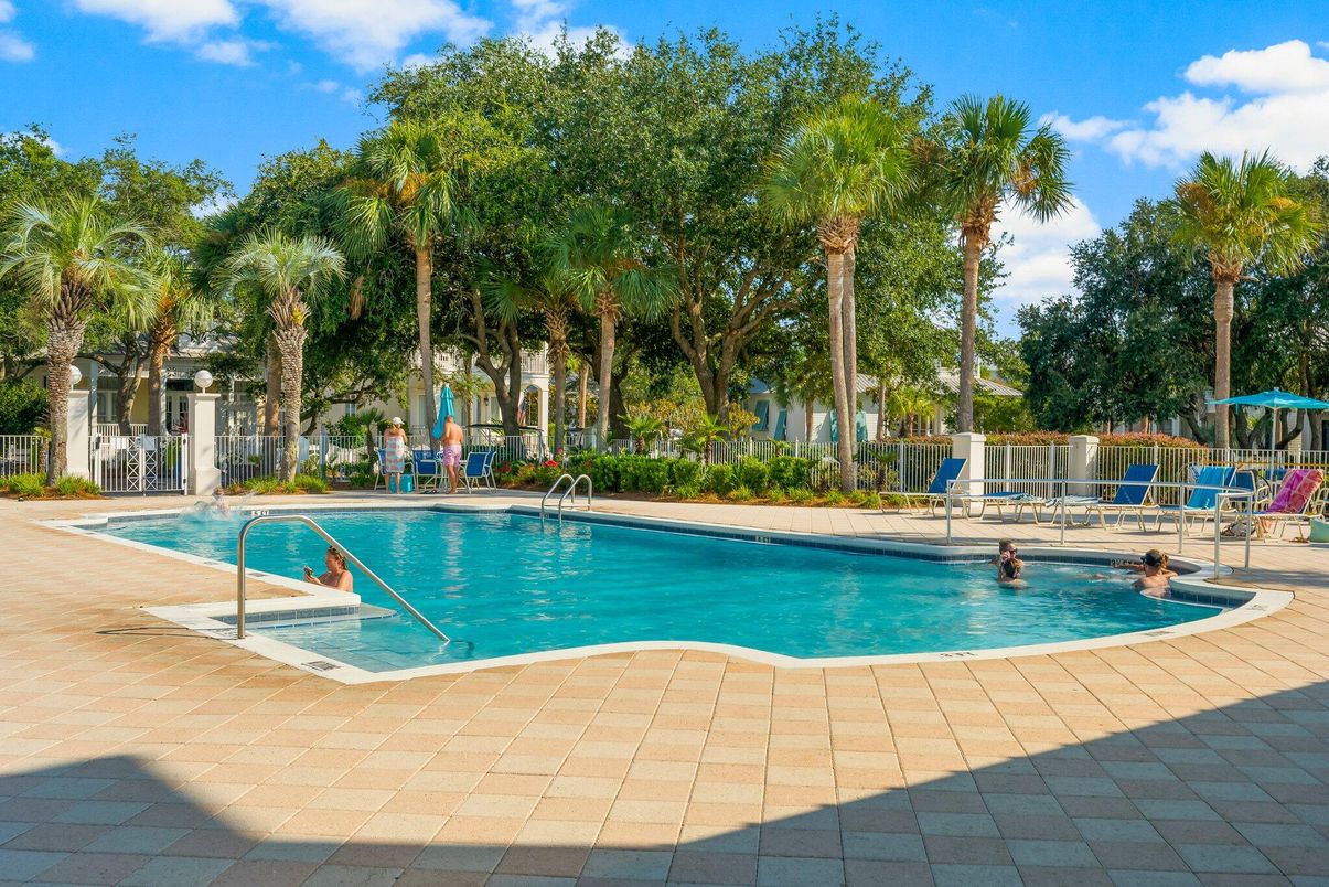 Exterior, Pool