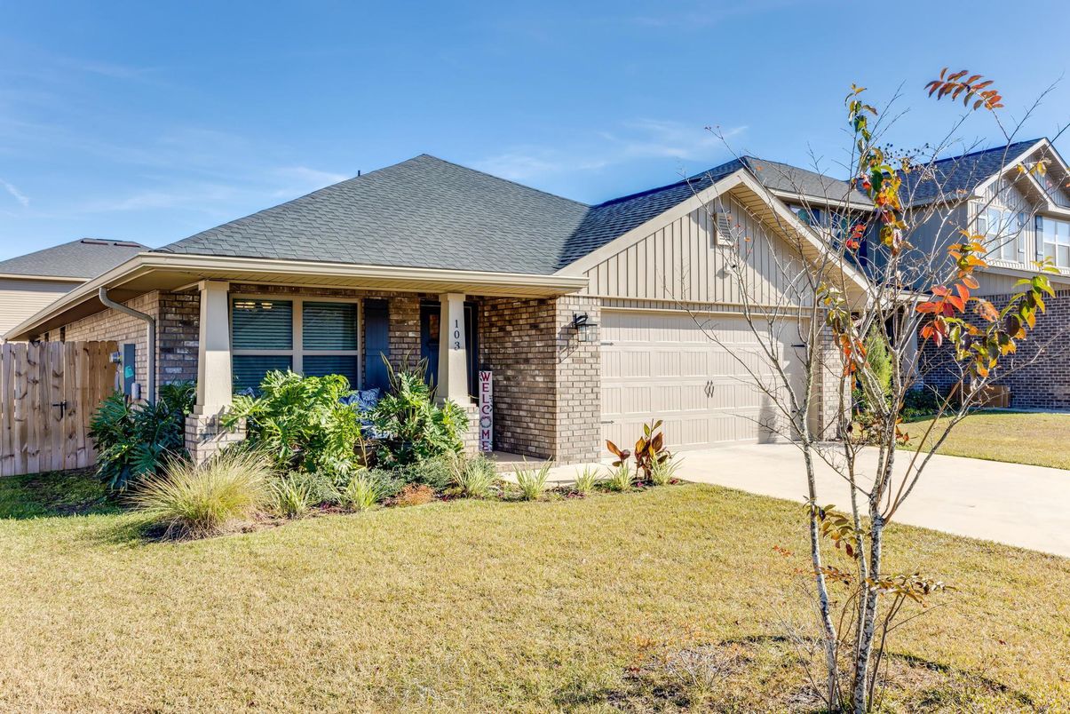 Attached, Exterior, Facade, Brick Facade, Ranch