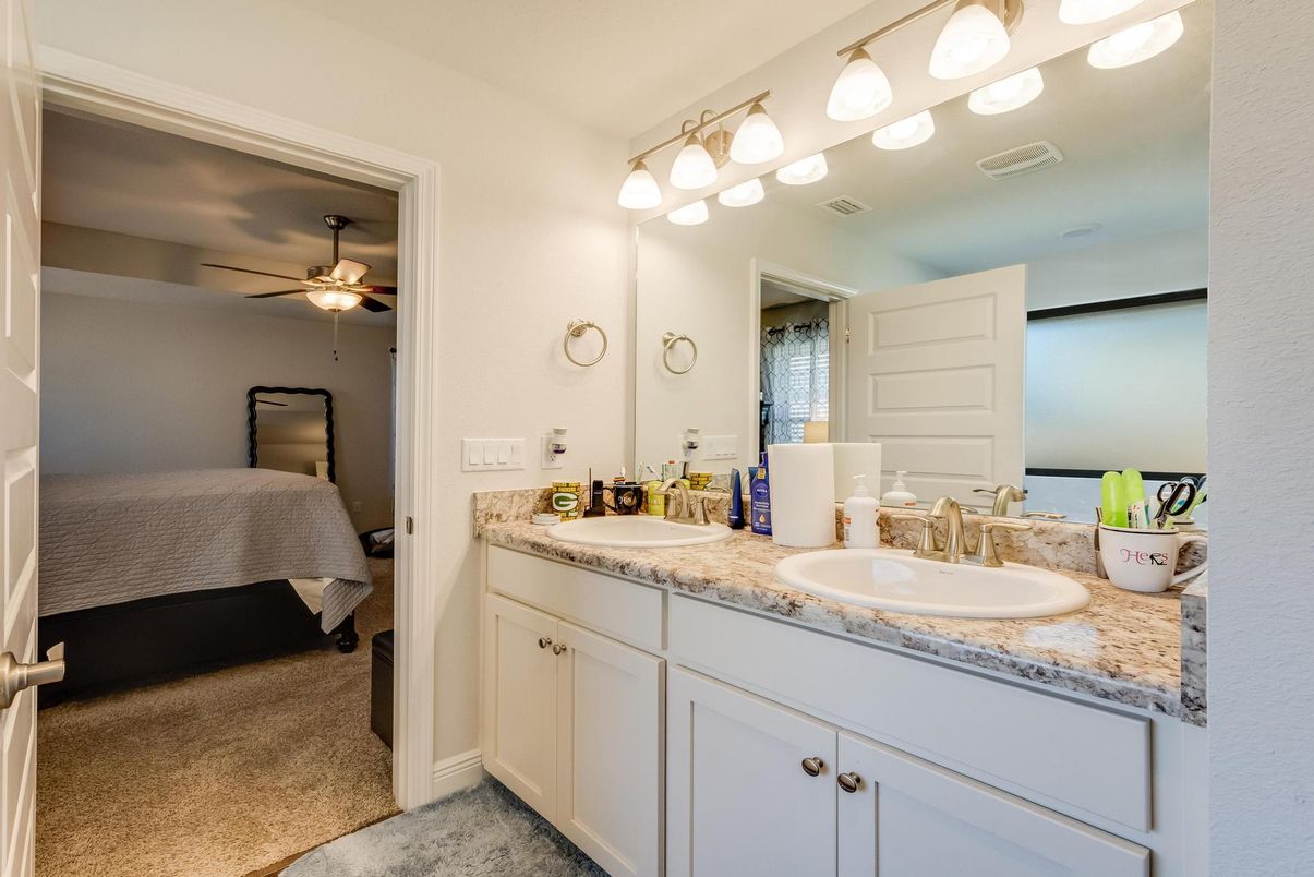 Bathroom, Dual Sink Vanities, Interior