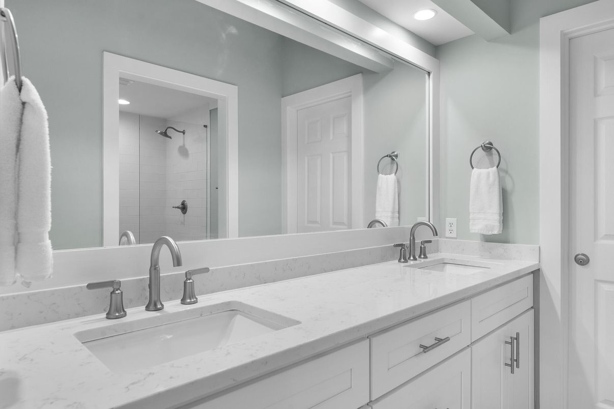 Bathroom, Dual Sink Vanities, Interior, Recessed Lighting