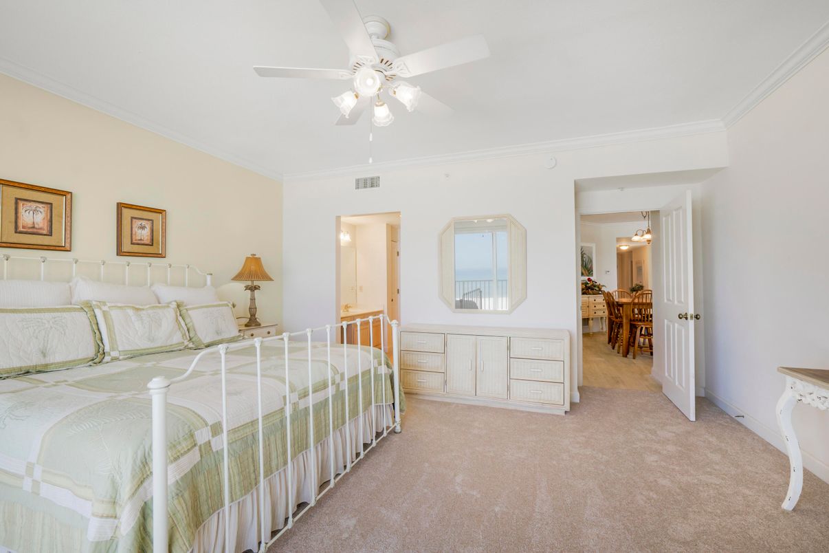 Bedroom, Dining room, Interior, Pendant Lights