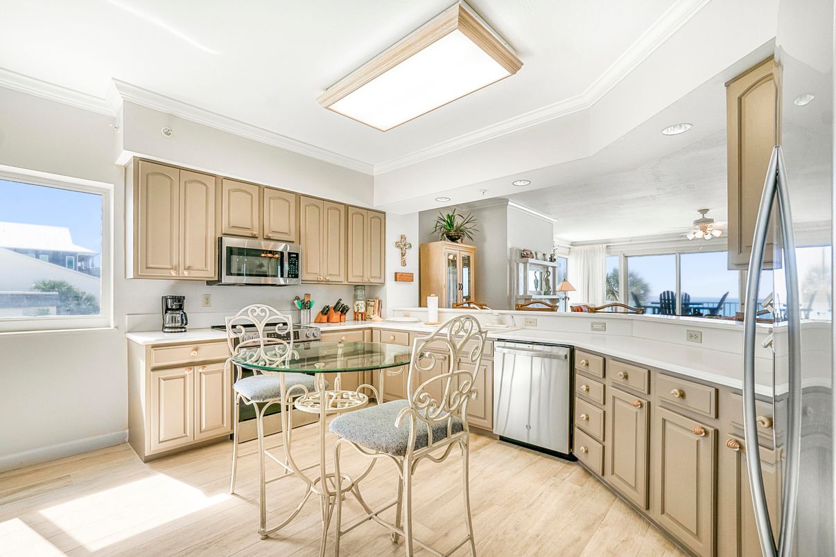 Dining room, Interior, Kitchen, Recessed Lighting, Wood Texture Flooring