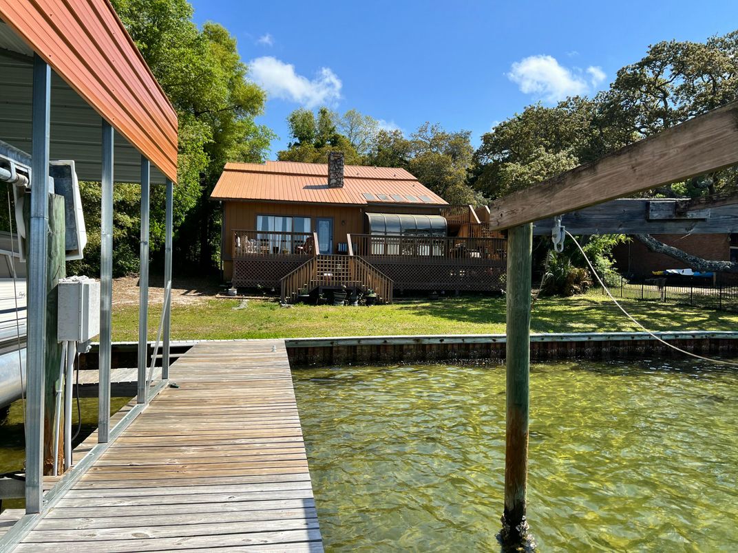 Exterior, Lake