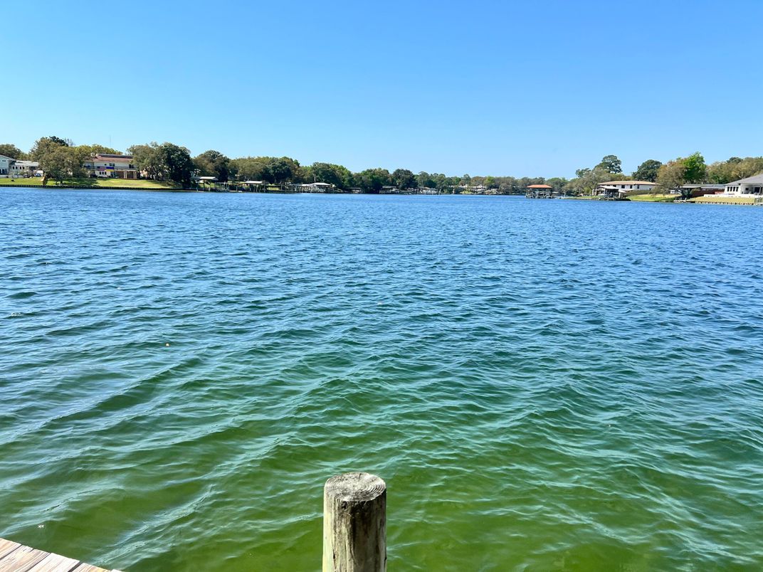 Exterior, Lake