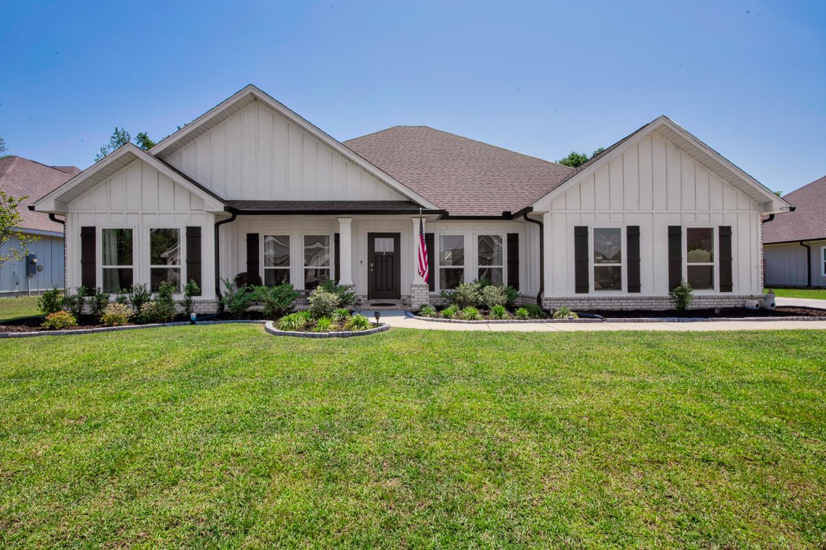 Exterior, Facade, Farmhouse