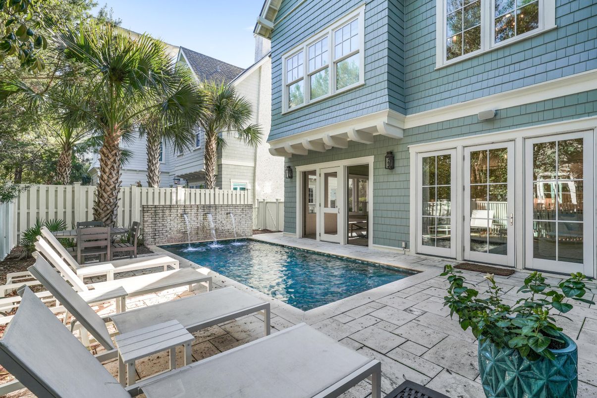 Exterior, Pool