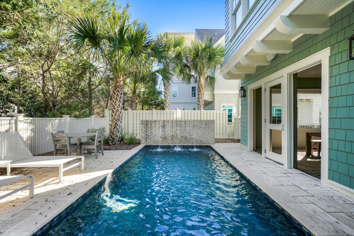 Exterior, Pool
