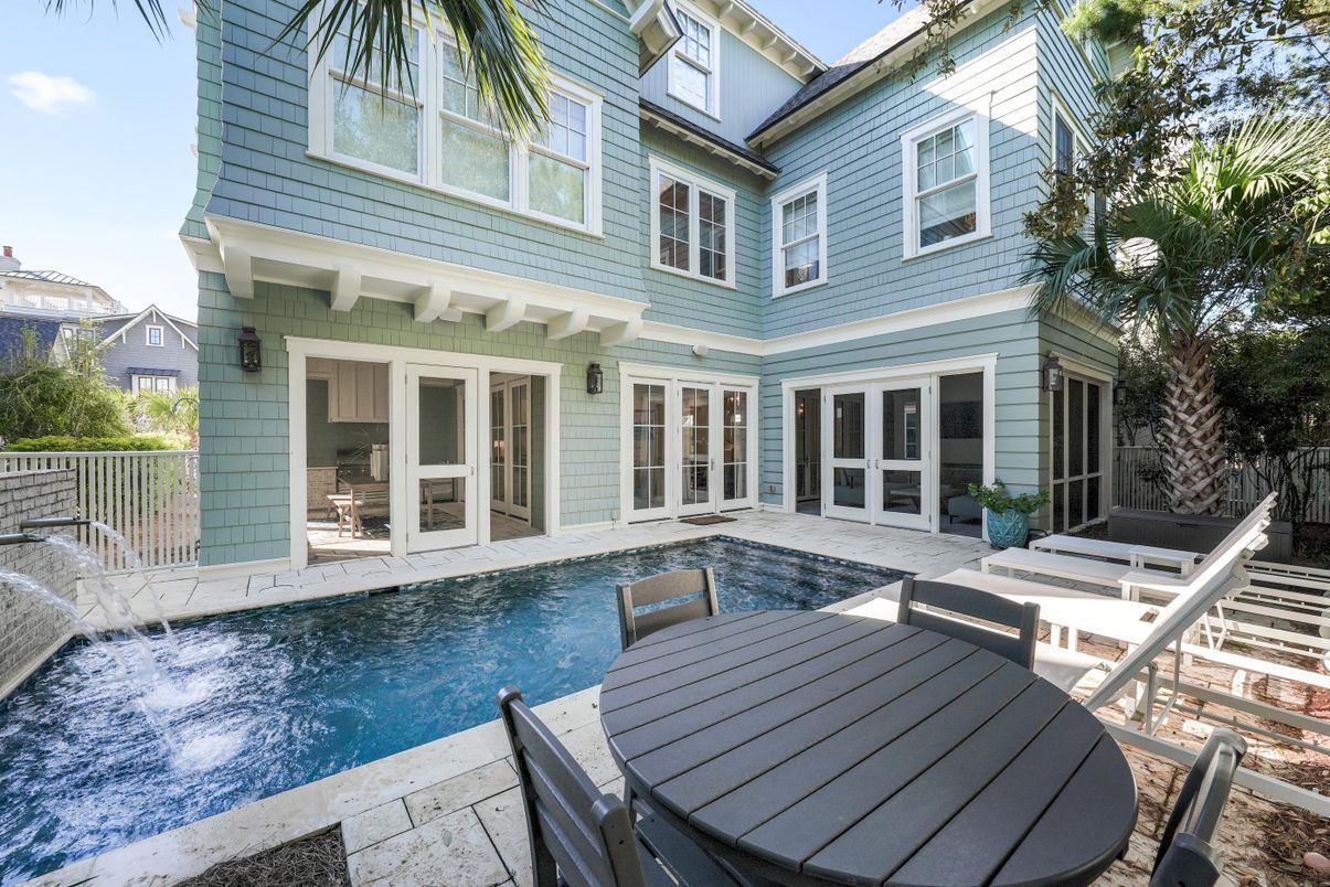 Exterior, Pool