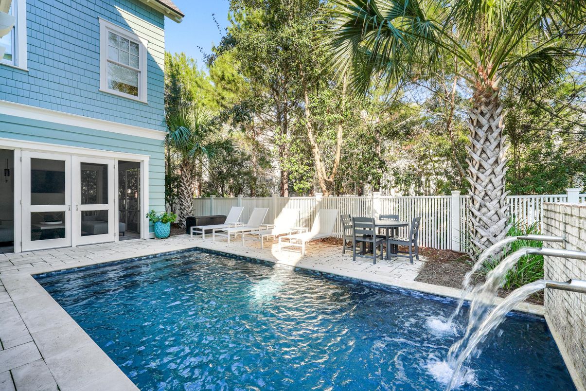 Exterior, Pool