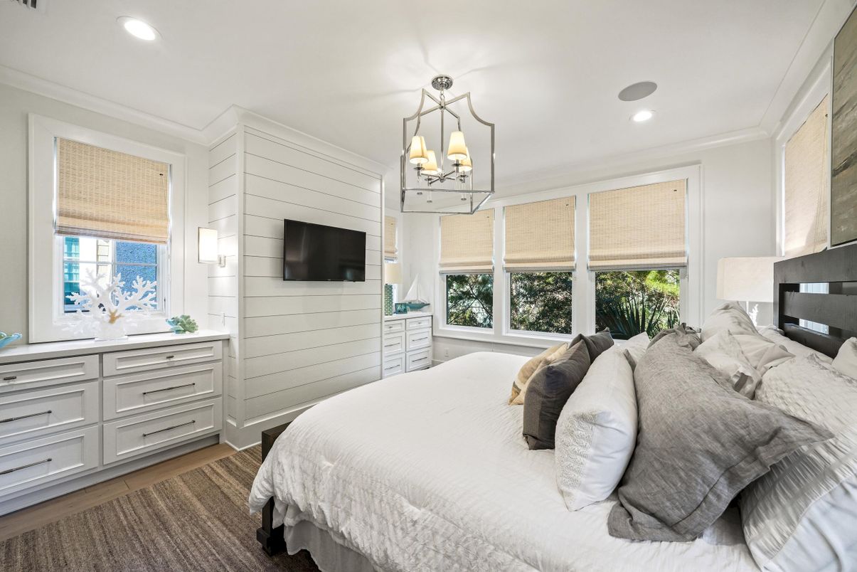 Bedroom, Chandelier, Interior, Pendant Lights, Recessed Lighting, Wood Texture Flooring