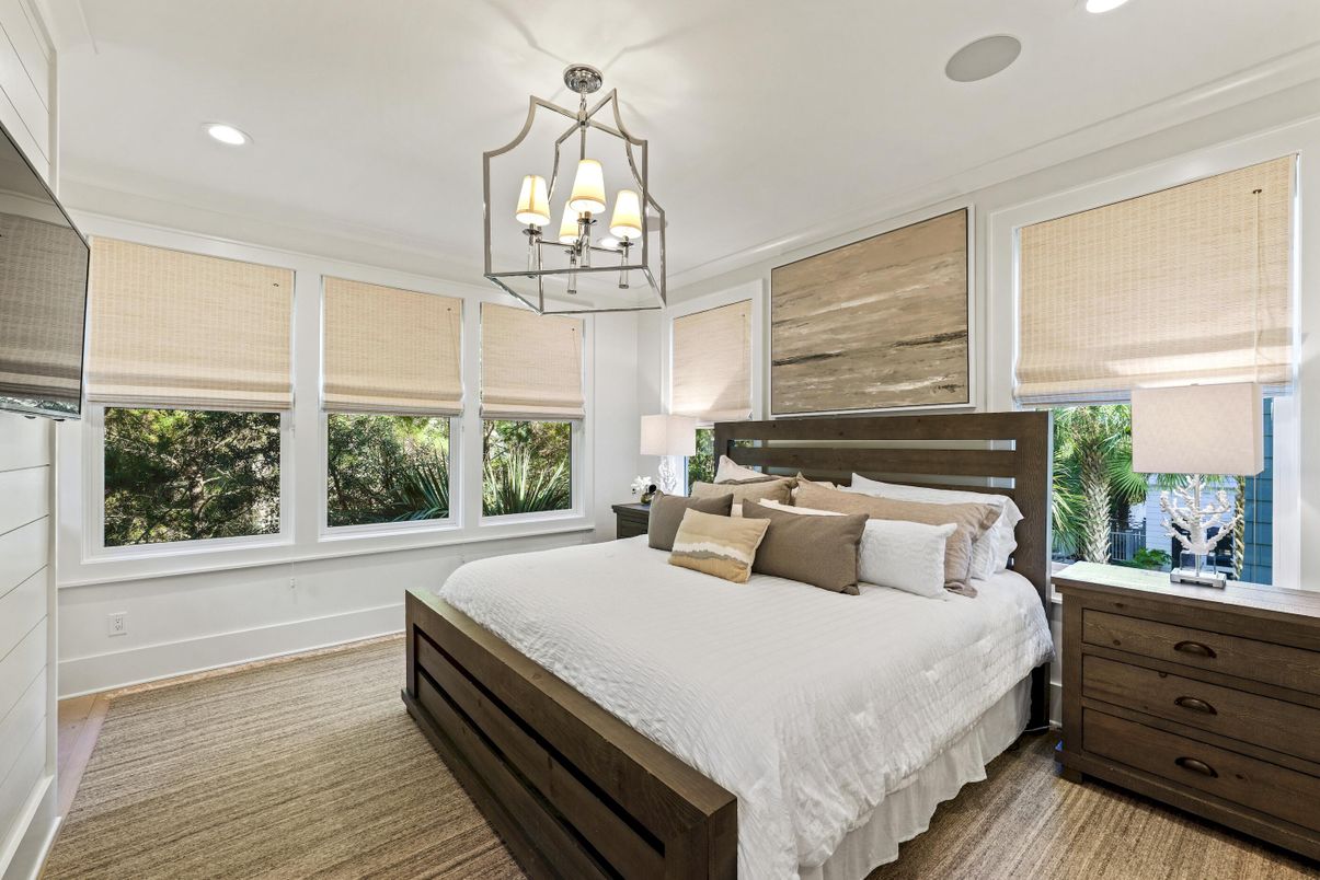 Bedroom, Chandelier, Interior, Pendant Lights, Recessed Lighting