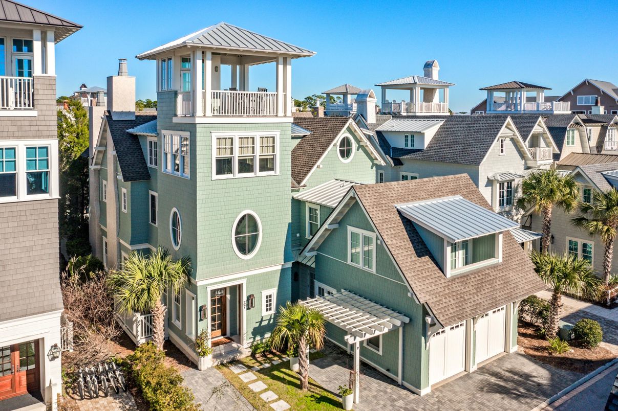 Exterior, Facade, Queen Anne Victorian