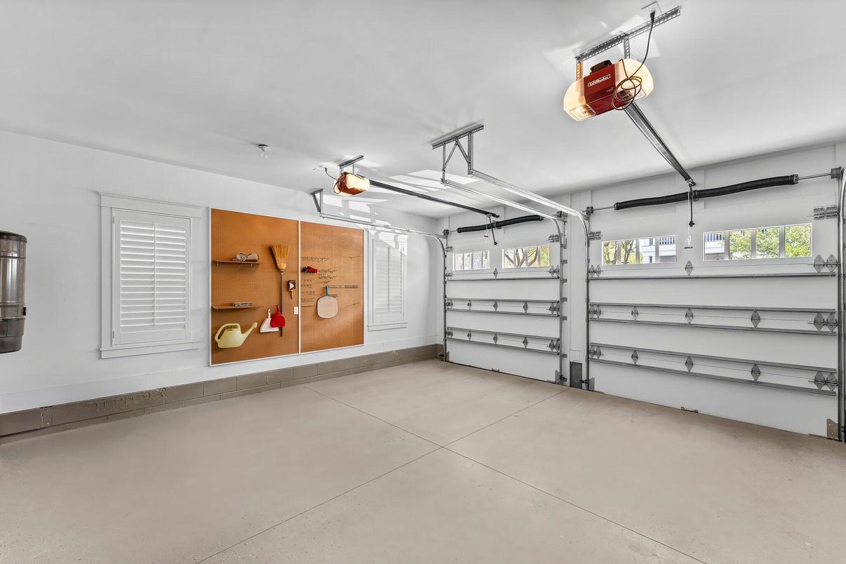 Garage, Interior