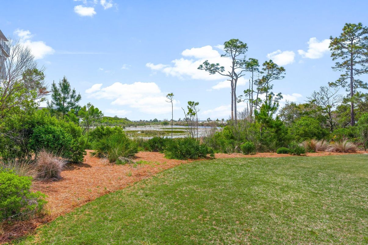 Exterior, Lake