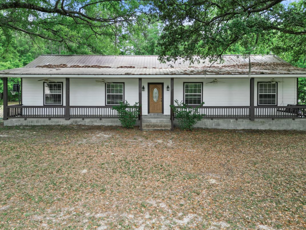Exterior, Facade, Ranch