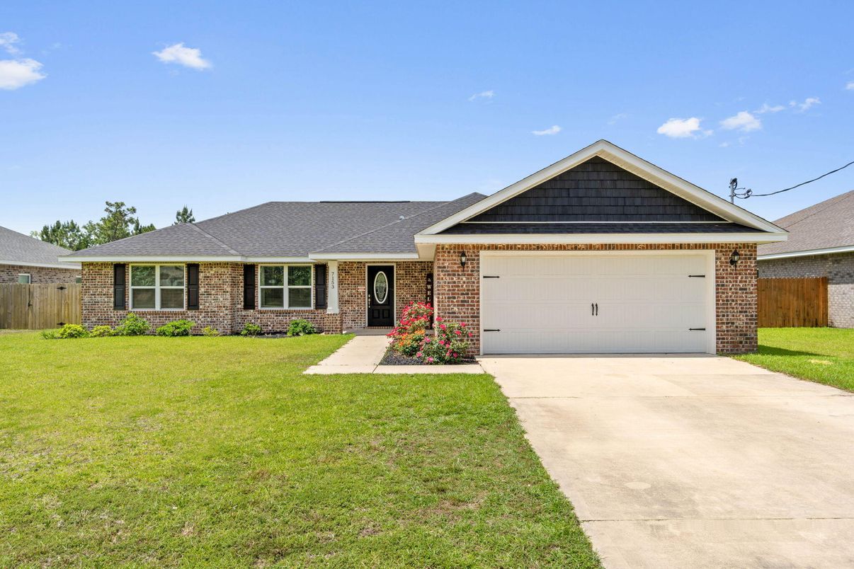 Attached, Exterior, Facade, Brick Facade, Ranch