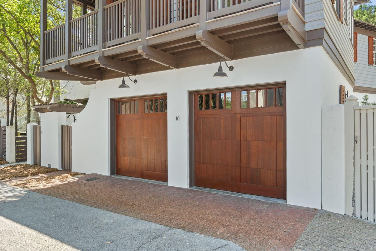 Detached Garage, Exterior