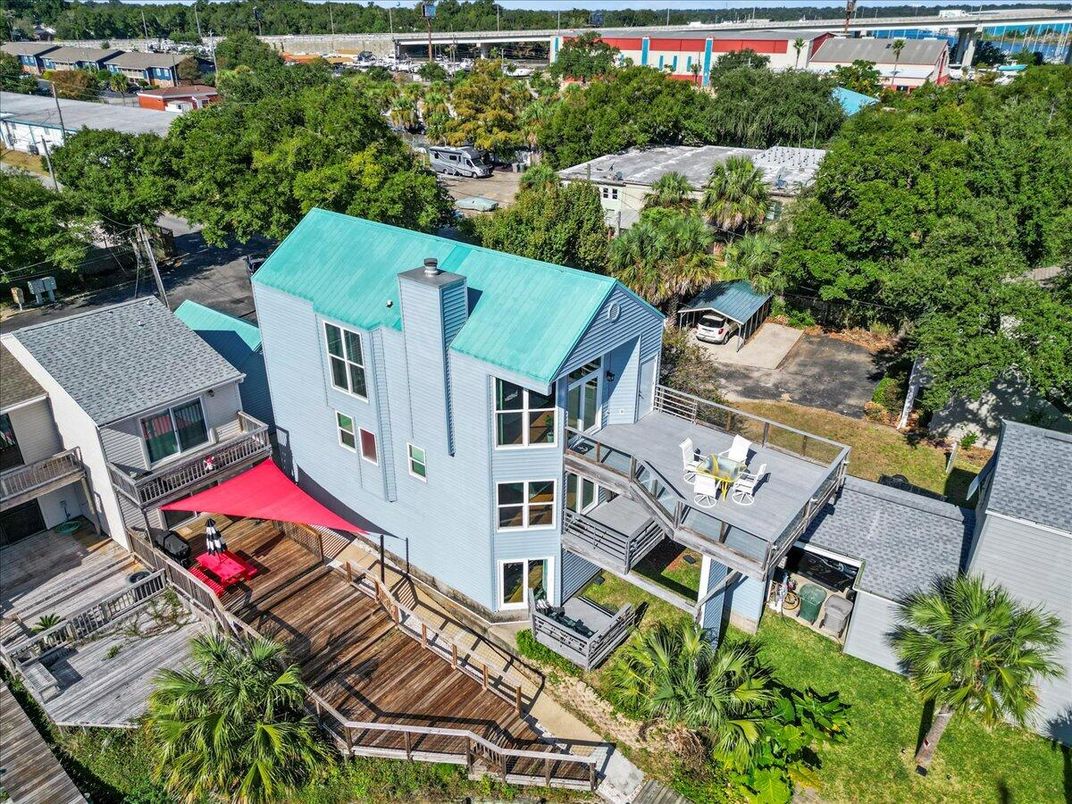 Exterior, Drone