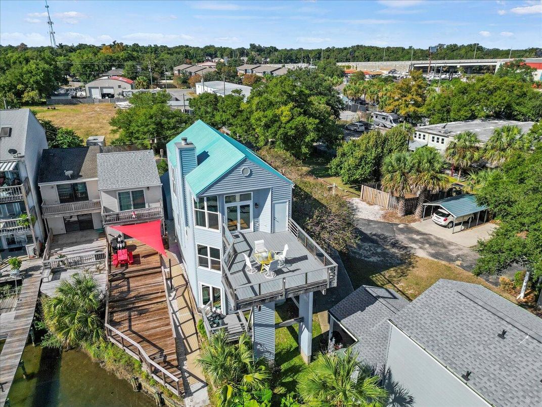 Exterior, Drone