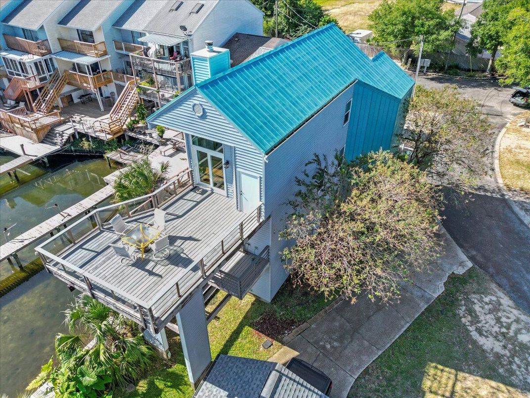 Exterior, Drone