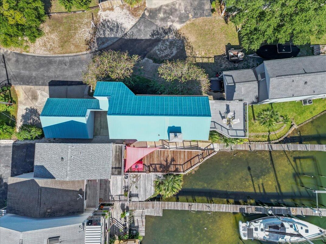Exterior, Drone