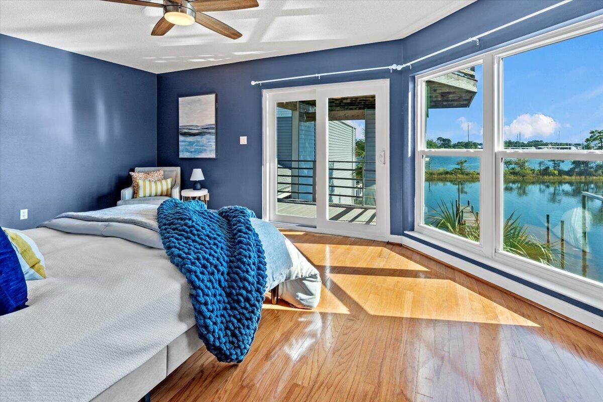 Bedroom, Interior, Water, Wood Texture Flooring
