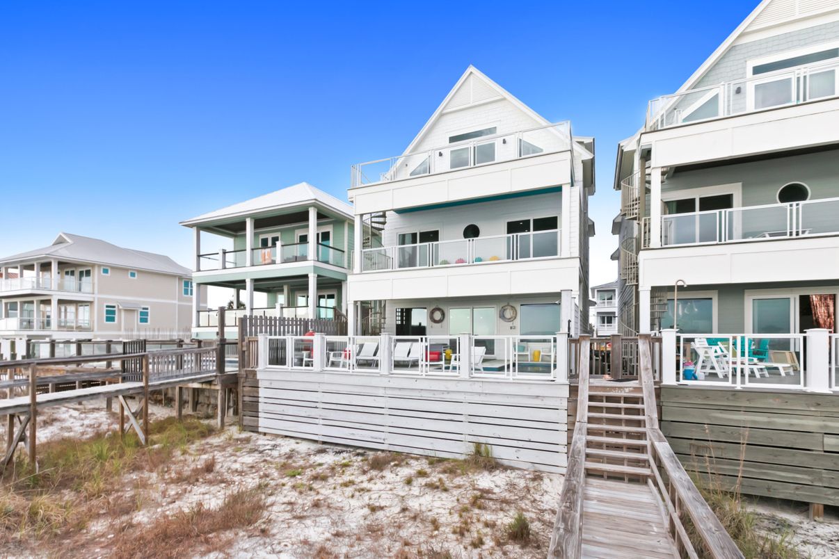 Exterior, Facade, Rowhouse